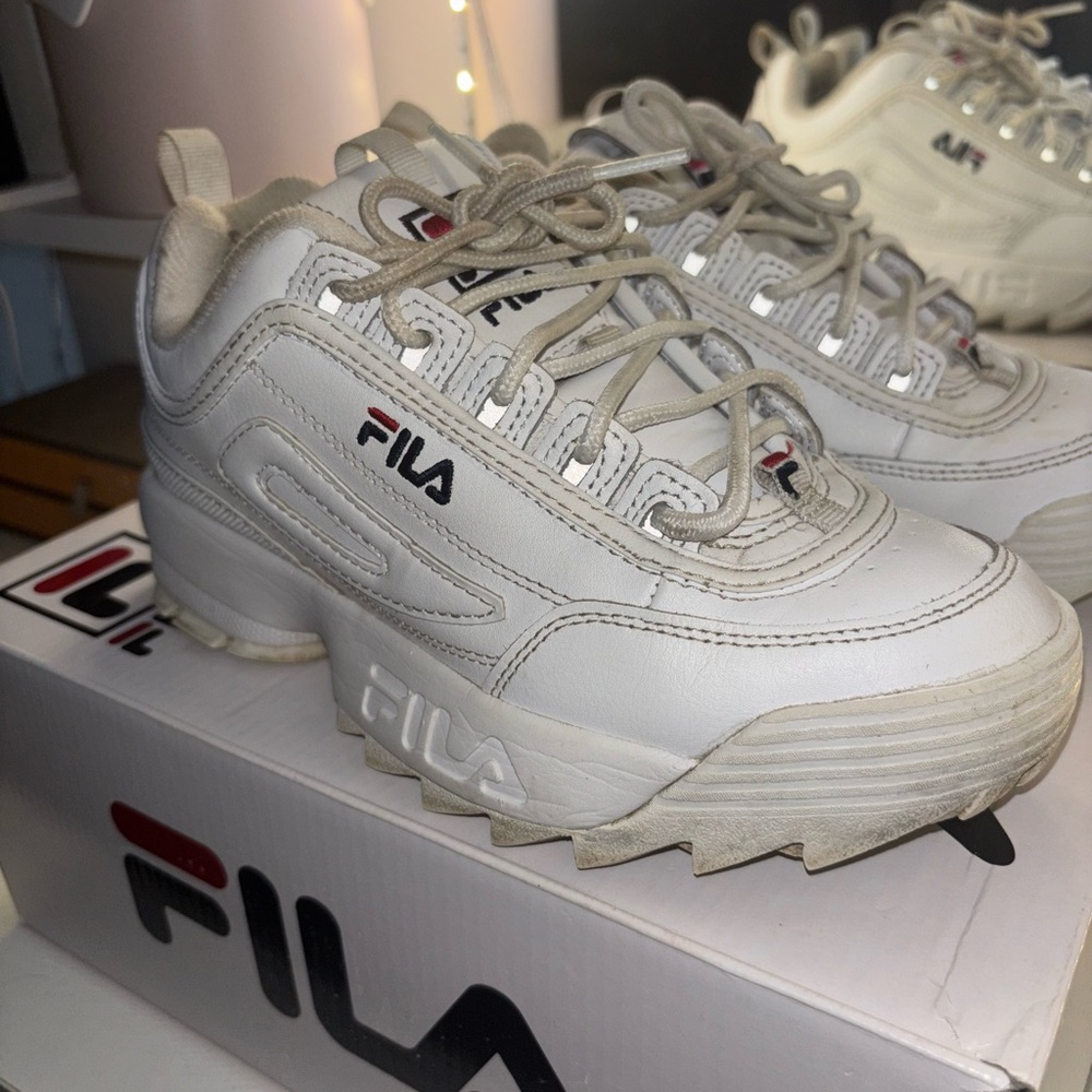 Fila Disruptor II Premium Sneaker - Women's SIZE 7